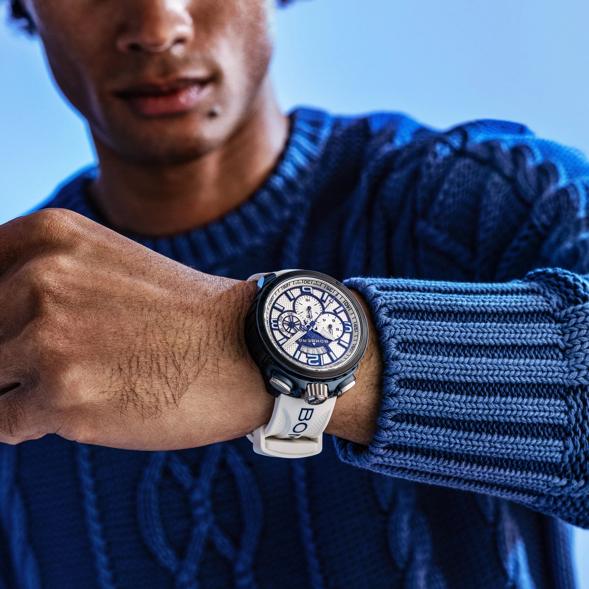 Bomberg  Мужские швейцарские часы, кварцевый механизм, сталь с покрытием, 45мм