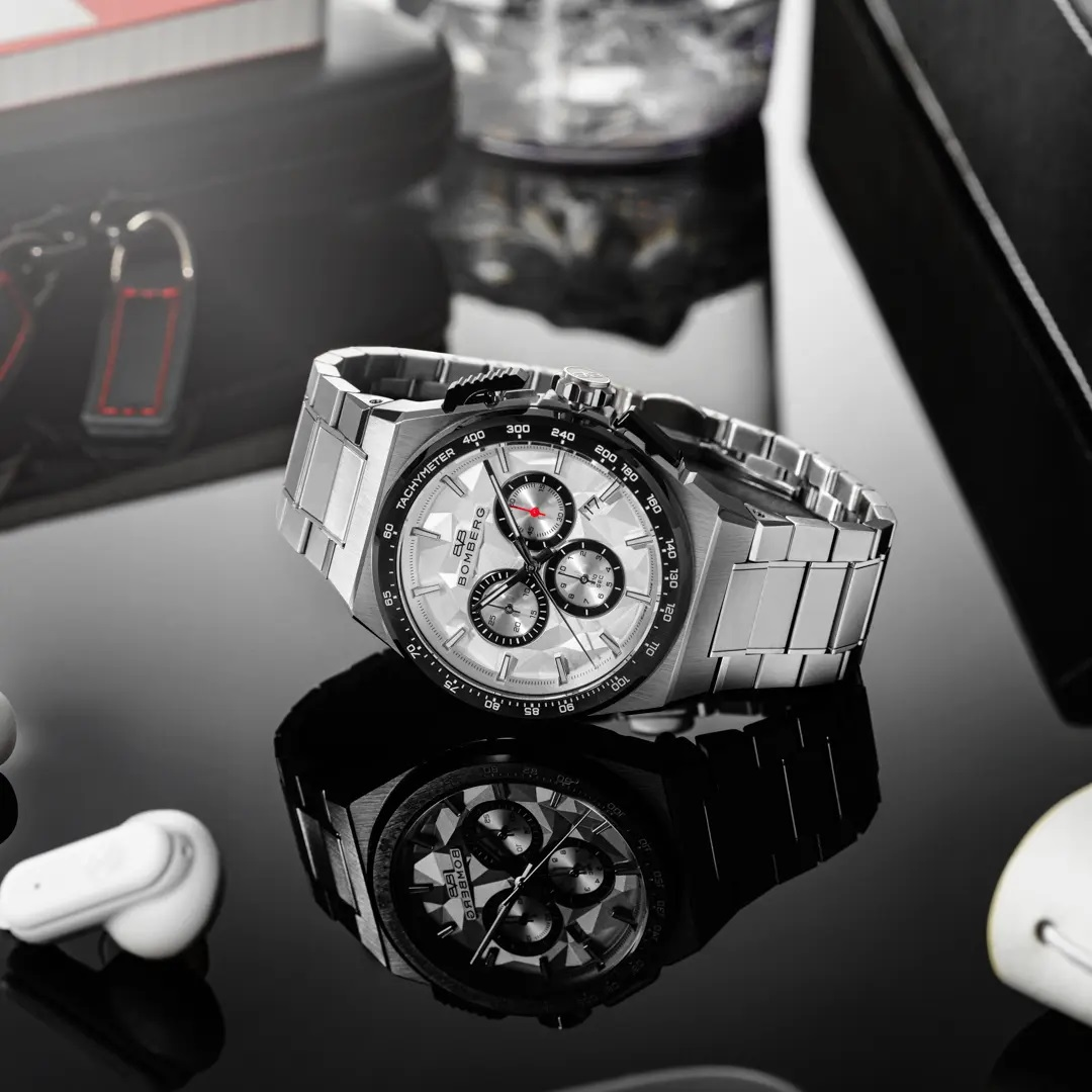 Bomberg  Мужские швейцарские часы, кварцевый механизм, сталь, 42мм