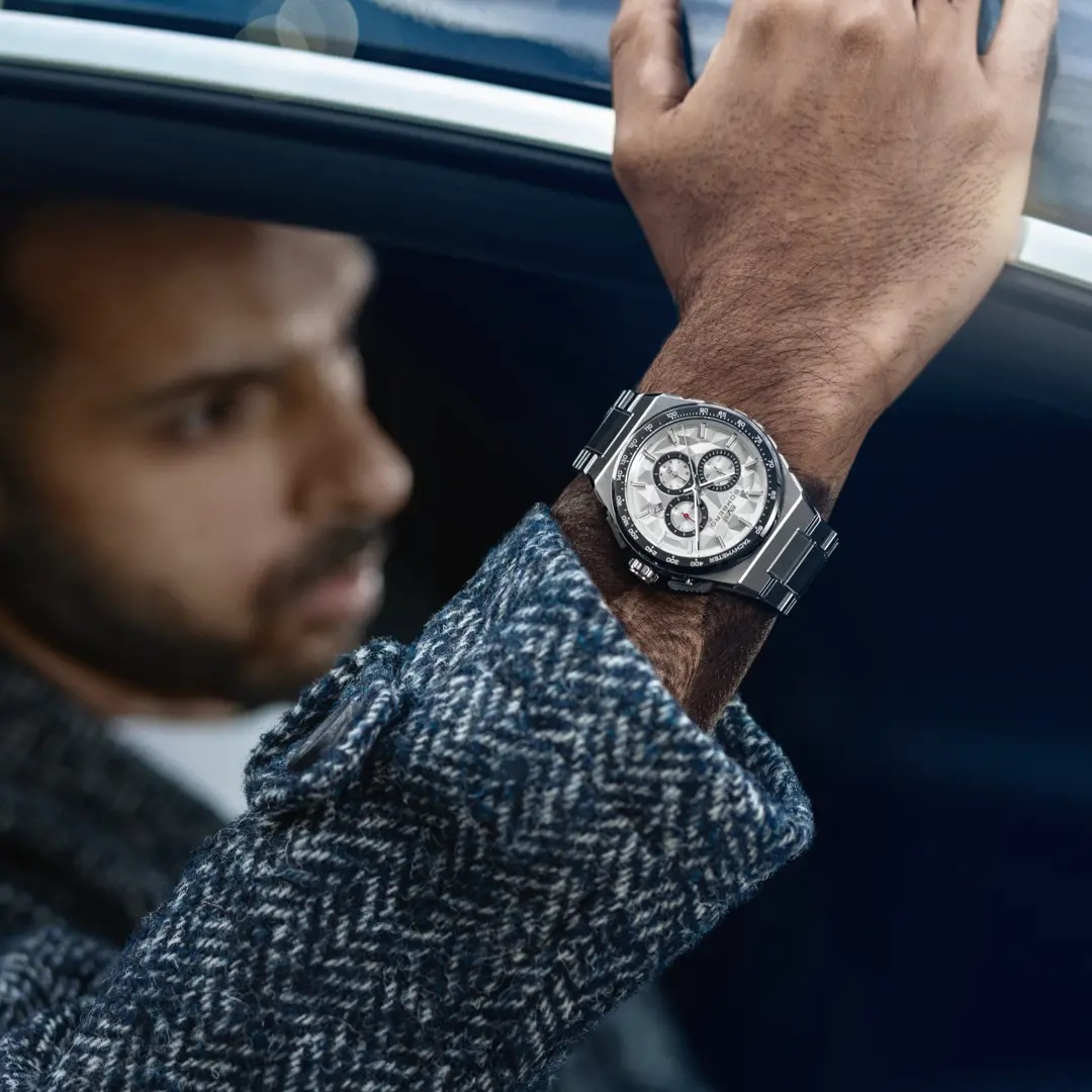 Bomberg  Мужские швейцарские часы, кварцевый механизм, сталь, 42мм