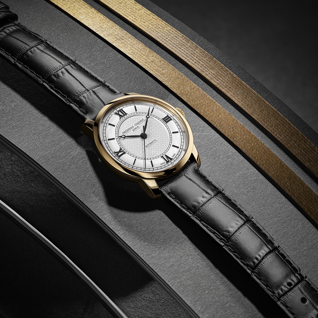FREDERIQUE CONSTANT  Мужские швейцарские часы с автоматическим механизмом в корпусе из стали с желтой позолотой, 38,5 мм.
Черный ремешок из натуральной кожи. Лимитированная серия