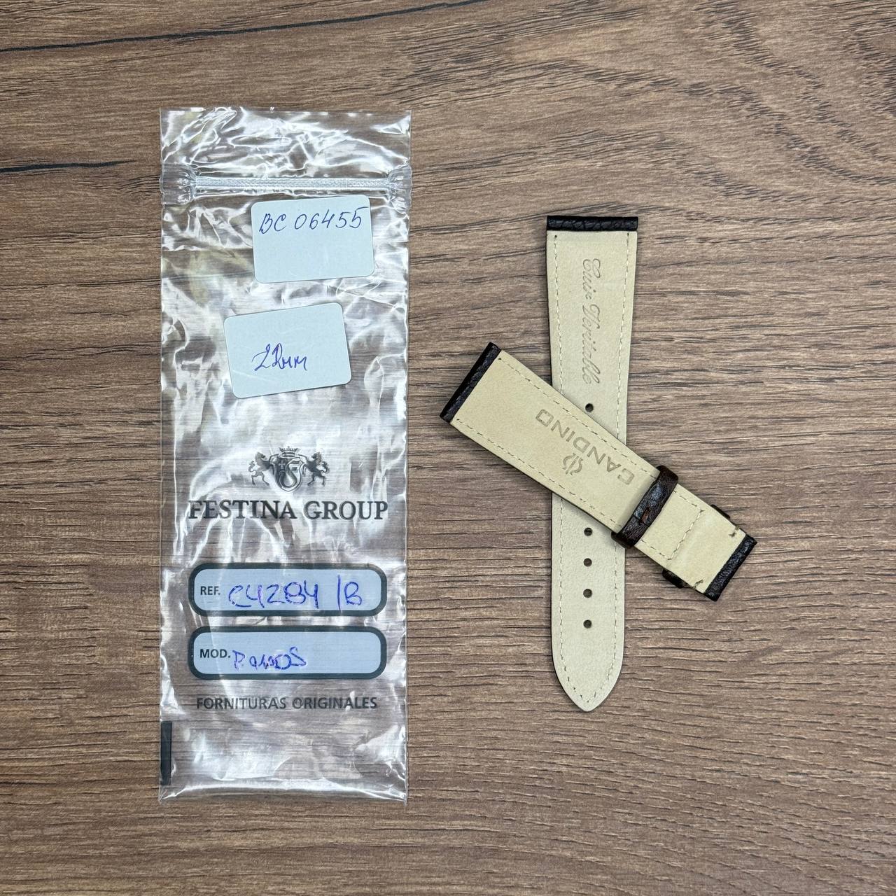 Ремешок для часов Candino, натуральная кожа, коричневый, 22 мм, для  C4283, С4284 Кожаные ремешки - стильные, надёжные и долговечные, способные составить достойную пару часам со стальным корпусом или часам из титана. Аксессуары из кожи не рекомендуется использовать в воде. У нас присутствуют только высококачественные материалы и оригинальный товар от производителя