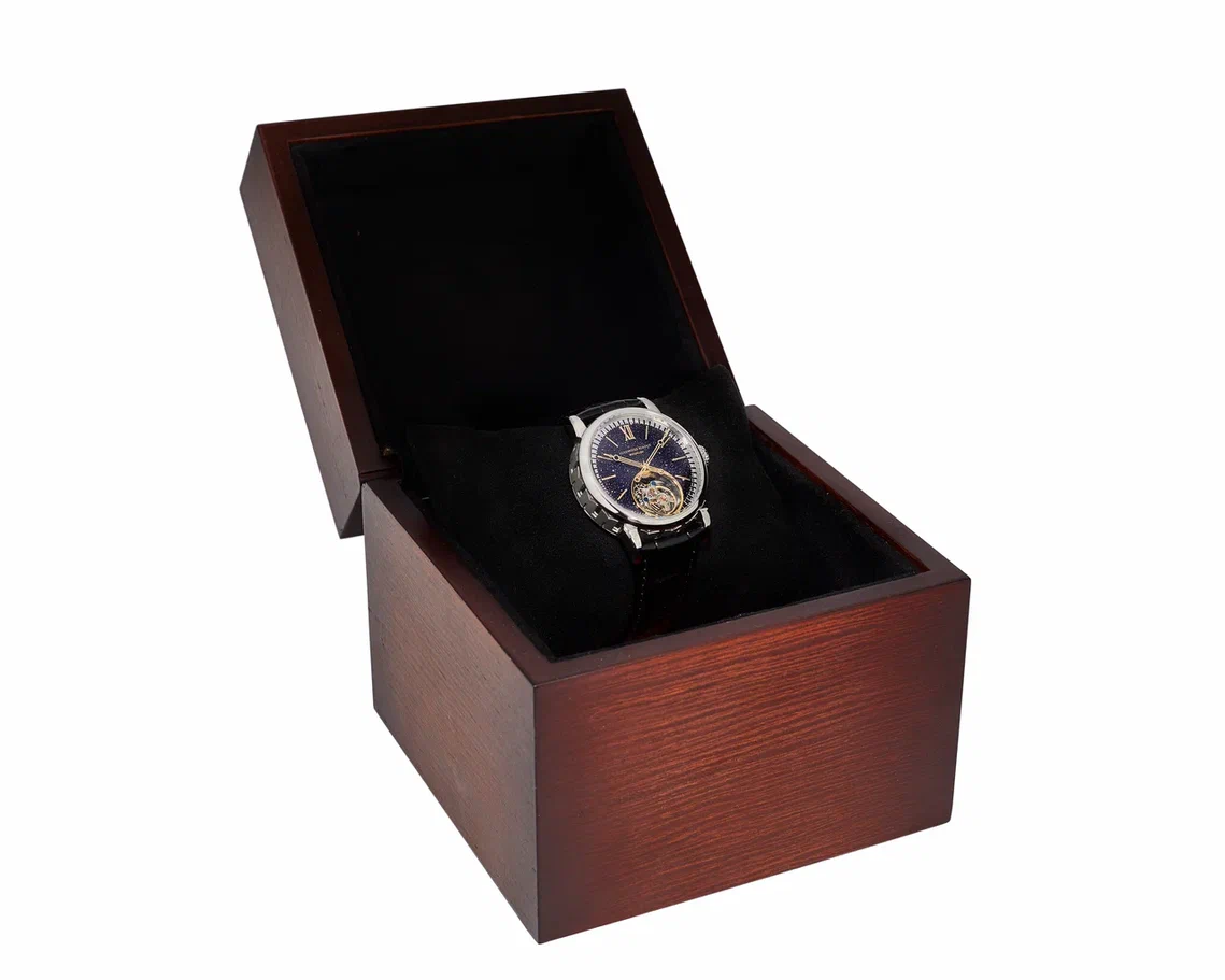 Часы ALEXANDER DIAGAN  Tourbillon Kremlin by Diagan & Buyalov, Стекло: сапфировое, с покрытием blue anti-finger