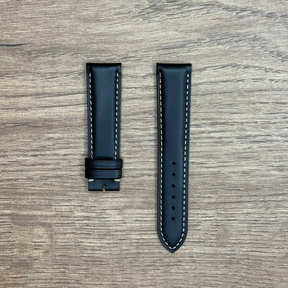 Ремешок для часов Frederique Constant из кожи теленка, черный, гладкий, с белой строчкой, 20х18 Кожаные ремешки - стильные, надёжные и долговечные, способные составить достойную пару часам со стальным корпусом или часам из титана. Аксессуары из кожи не рекомендуется использовать в воде. У нас присутствуют только высококачественные материалы и оригинальный товар от производителя.